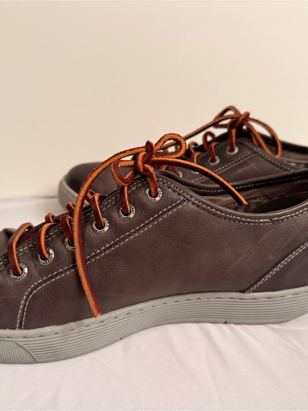 Men's Casual Leather Sneakers in Brown with Orange Laces Sperry Top Siders